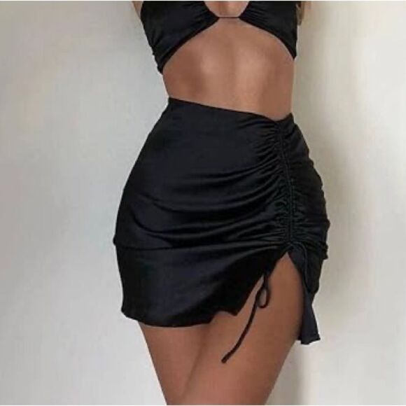 White Fox Boutique Dresses & Skirts - White Fox Boutique • Black hooked on you ruched mini skirt